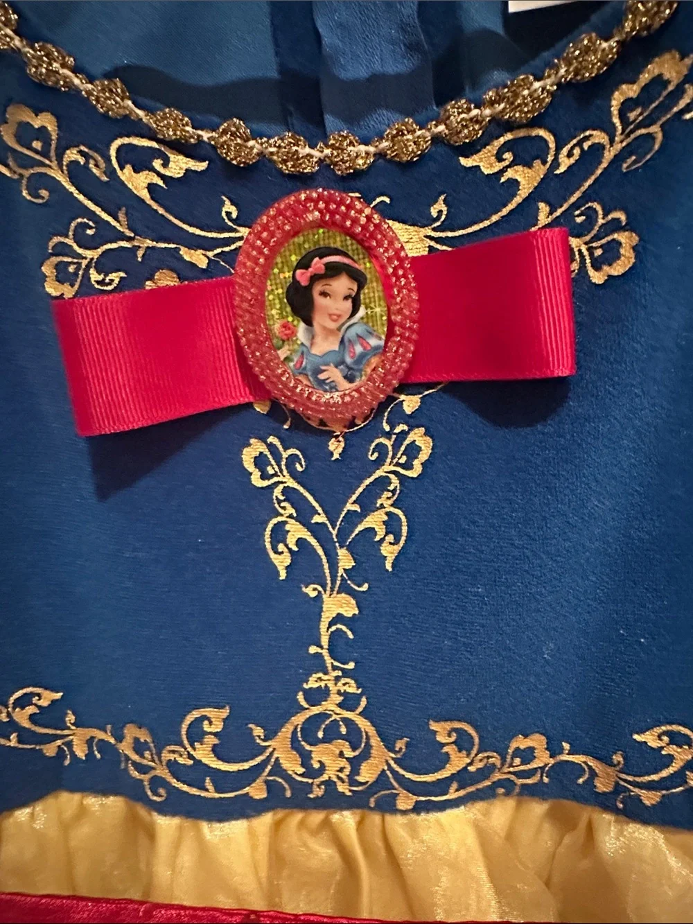 Disney Snow White costume. Girls 4-6.